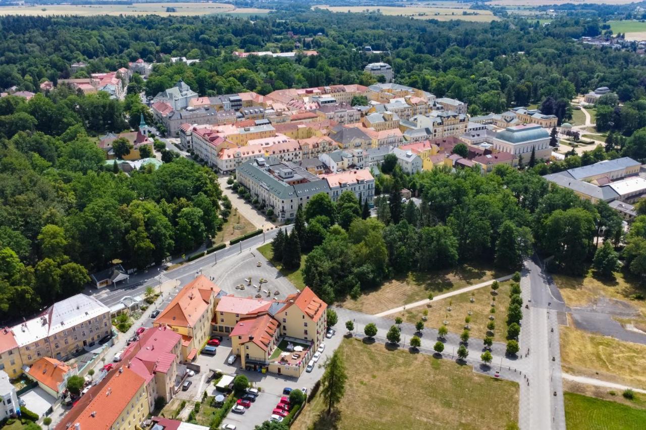 Spa Hotel Centrum Františkovy Lázně Exteriör bild